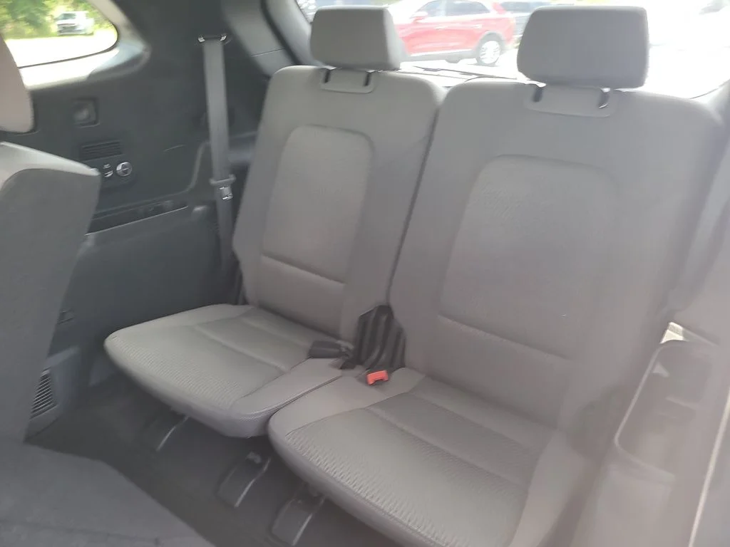 Certified Used 2017 Blue Hyundai SE image 11