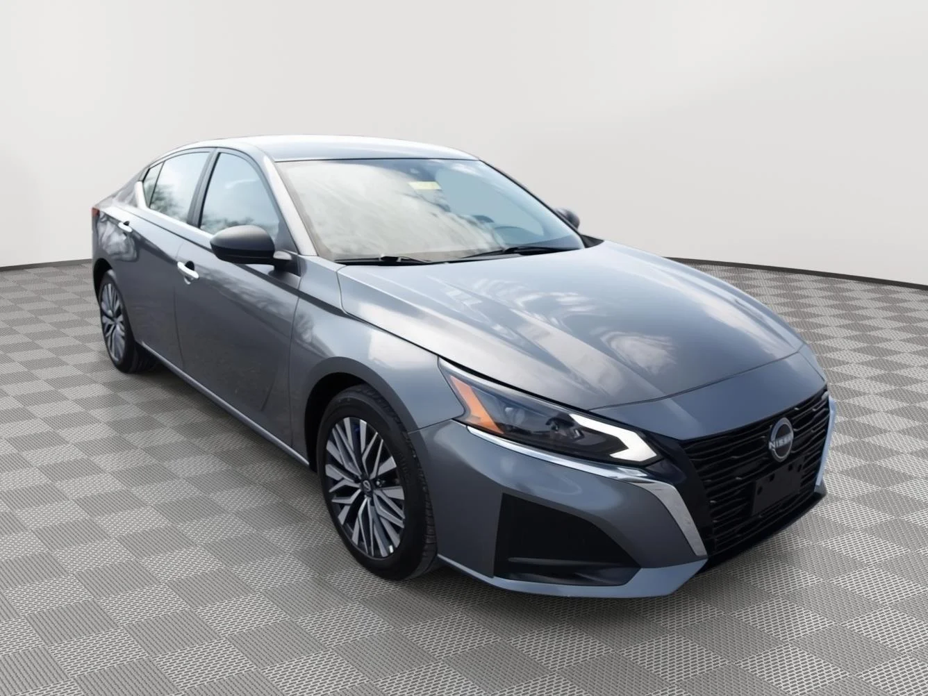 Used 2025 Gun Metallic Nissan SV image 3