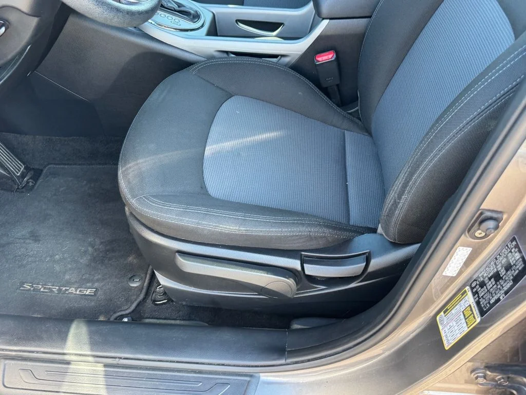 Used 2016 Silver Kia LX image 6