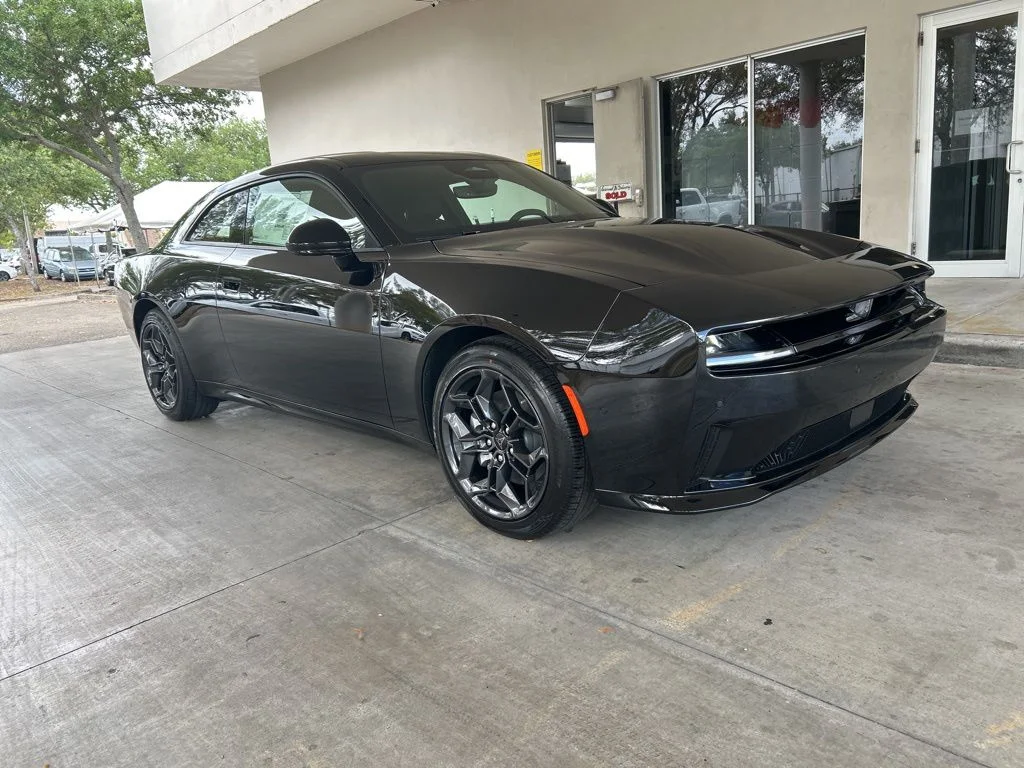 New 2025 Diamond Black Crystal Pearlcoat Dodge R/T image 2