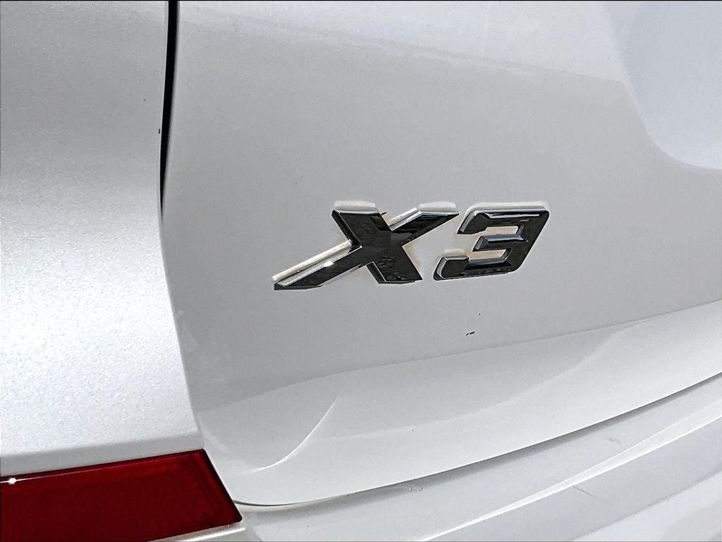 Used 2019 White BMW xDrive30i image 22