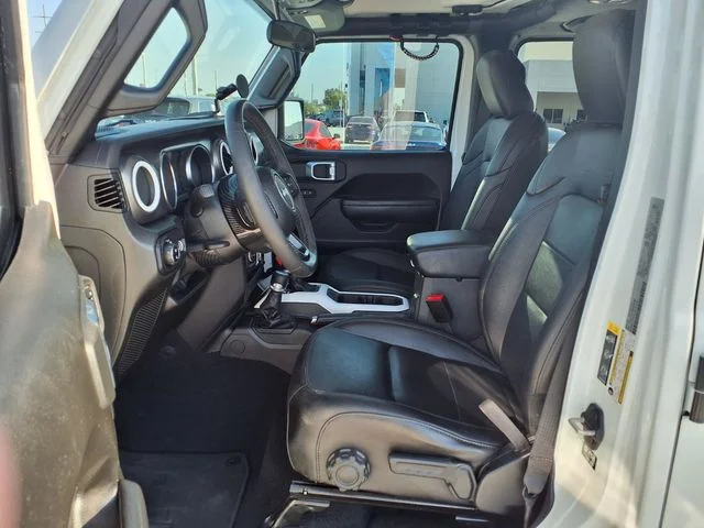 Used 2023 White Jeep Texas Trail image 21