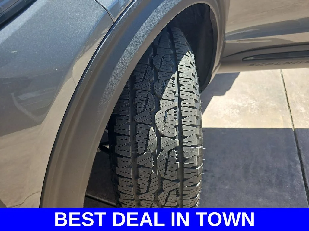 New 2026 Carbonized Gray Metallic Ford Tremor® image 37