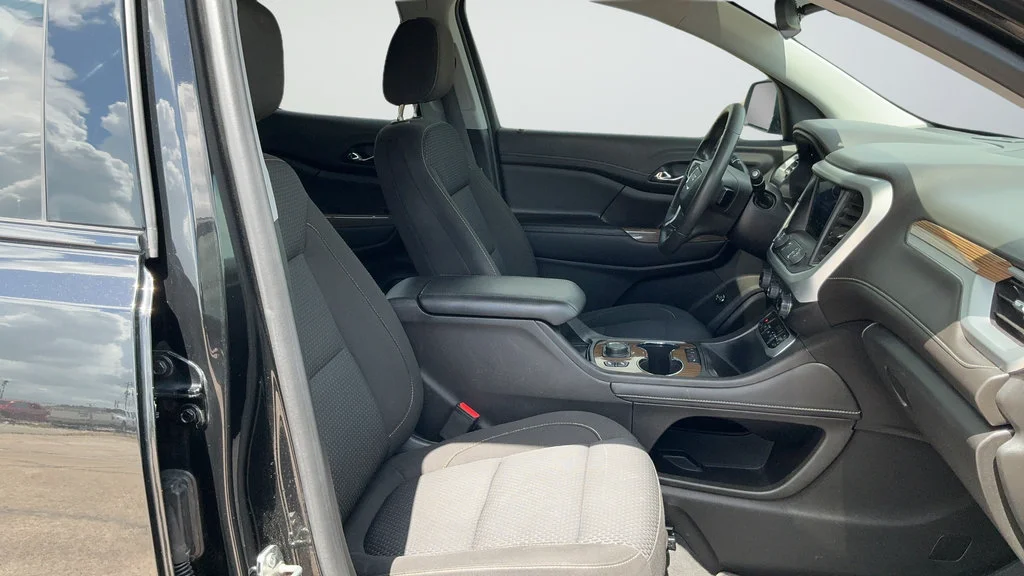 Used 2022 EBONY TWILIGHT METALLIC GMC SLE image 22