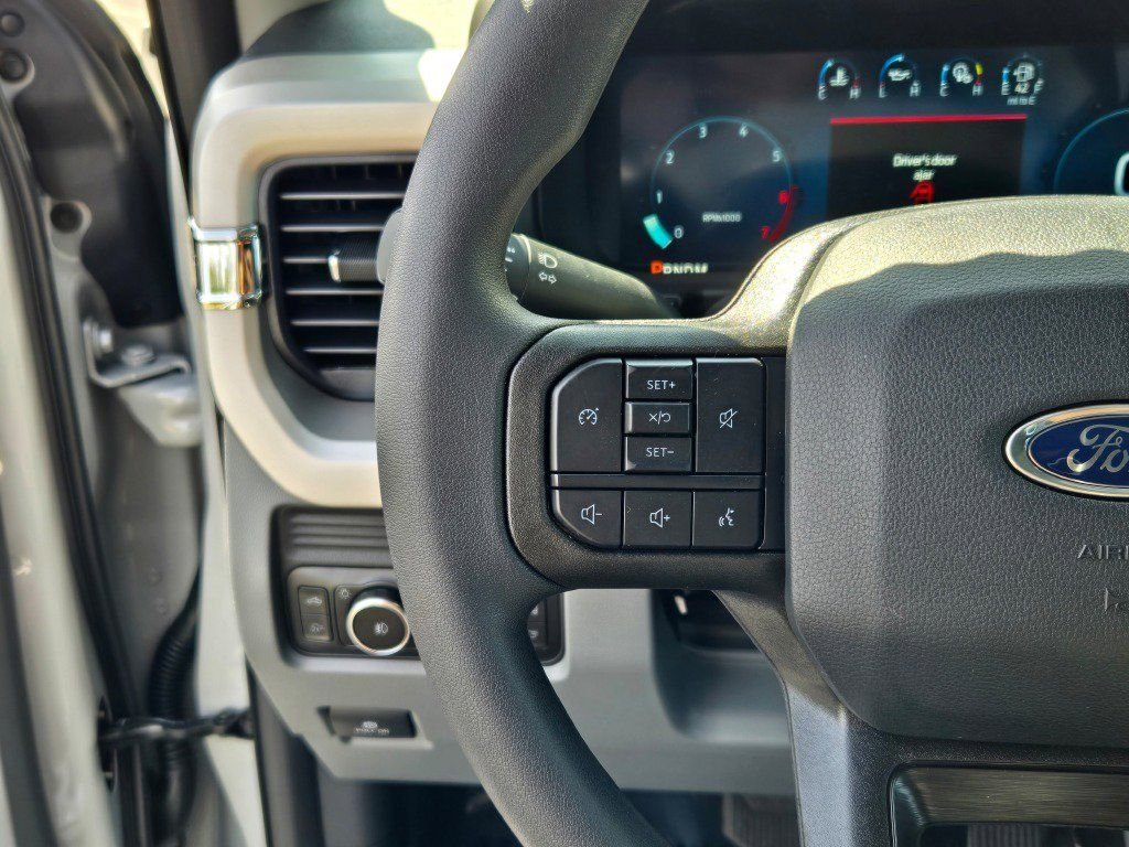 2026 Ford F-350 Super Duty XLT - Photo 31