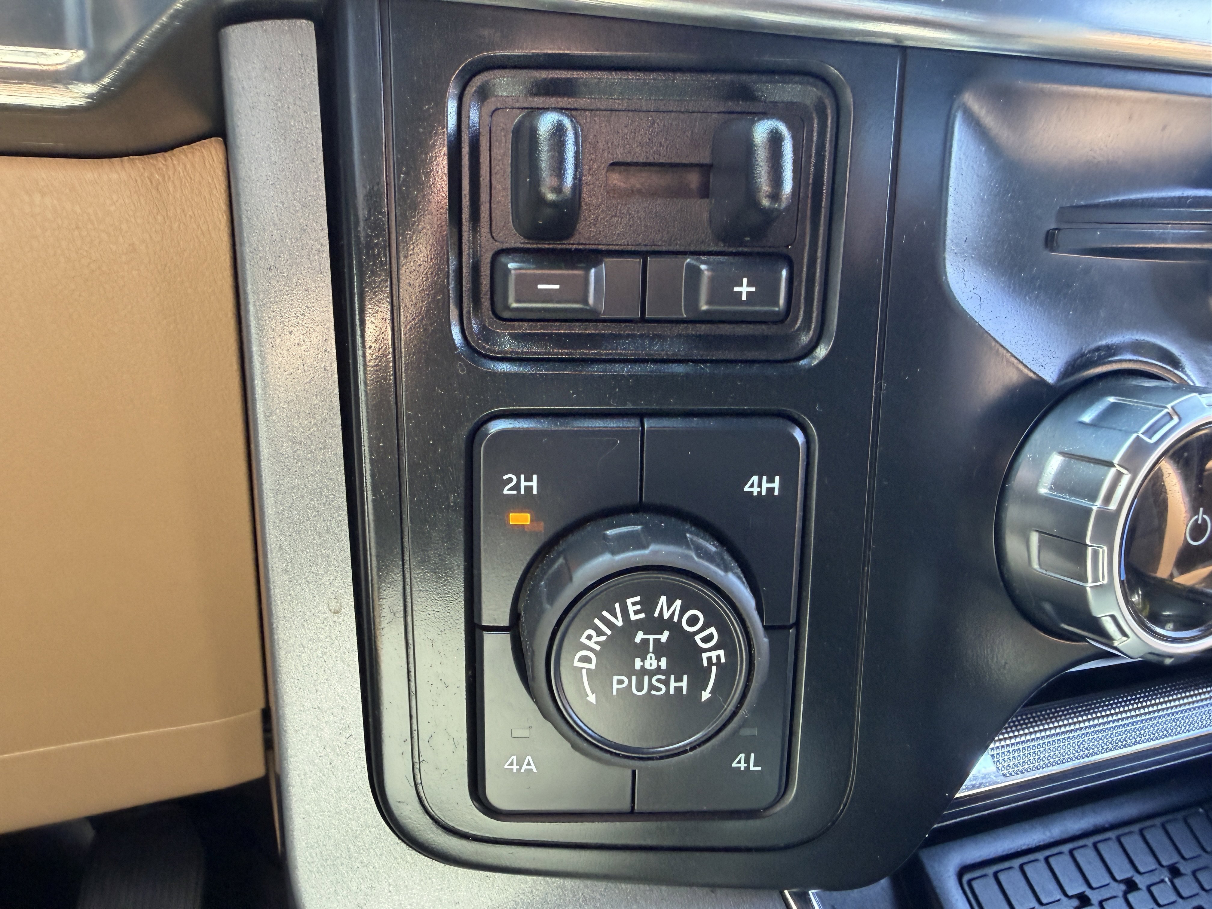 Used 2023 Oxford White Ford LARIAT image 45
