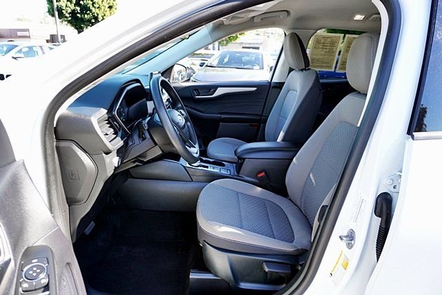 Used 2022 White Ford SE image 13