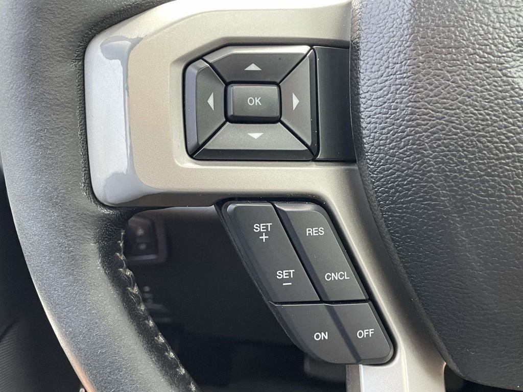 Used 2017 White Platinum Metallic Tri-Coat Ford Lariat image 11