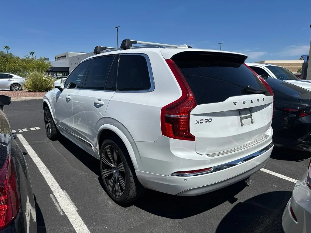 Used 2022 White Volvo T8 Inscription Expression Extended Range 7P image 2
