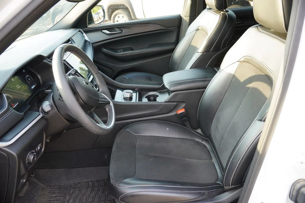 Used 2024 Bright White Clearcoat Jeep Altitude X image 4