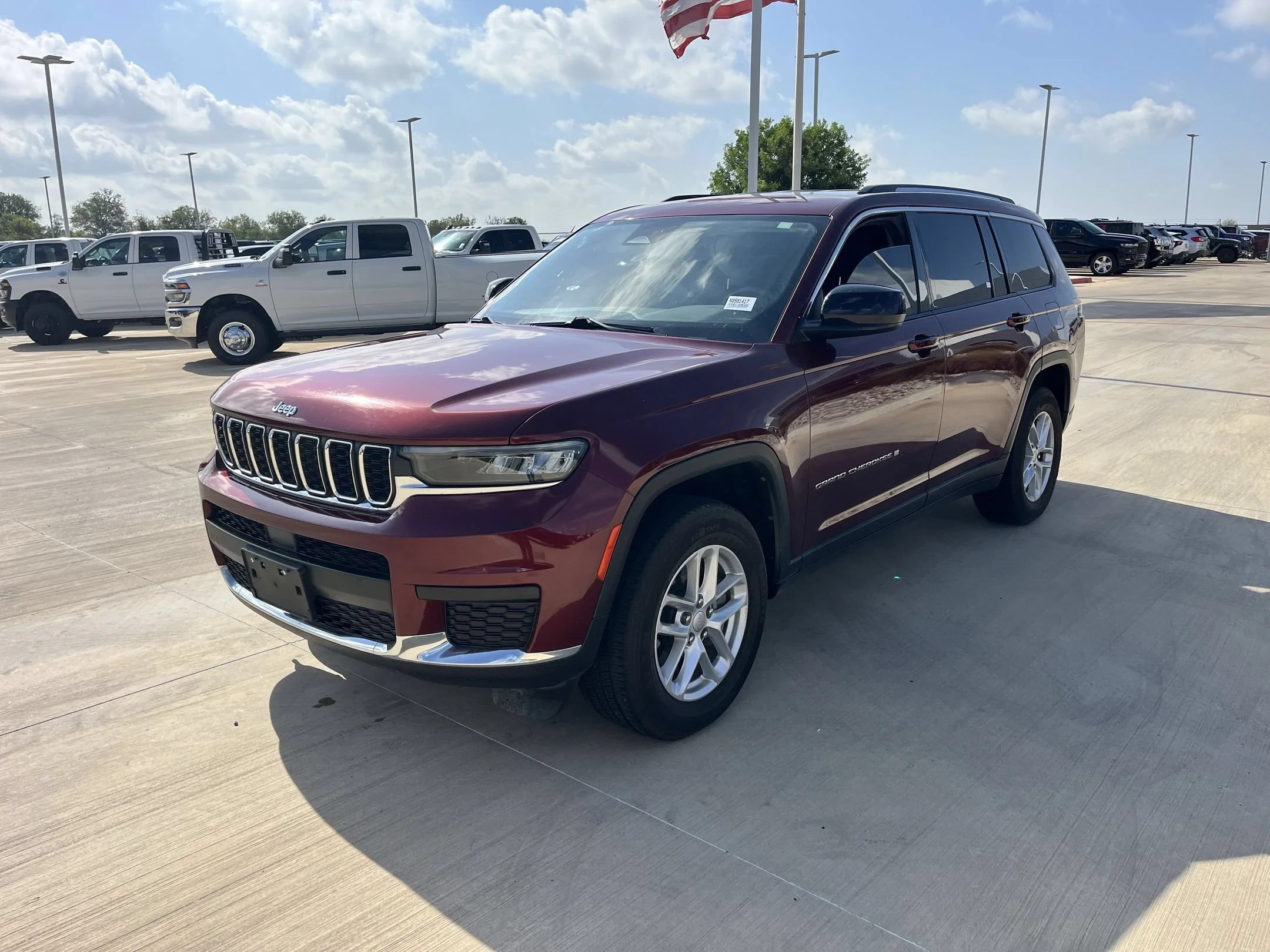 Used 2022 Red Jeep Laredo image 7