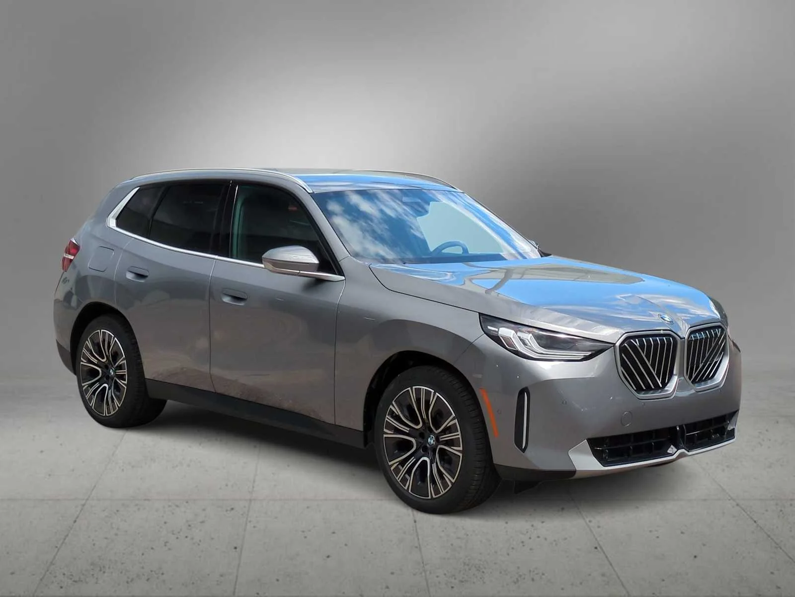 New 2026 Skyscraper Grey Metallic BMW 30 xDrive image 2