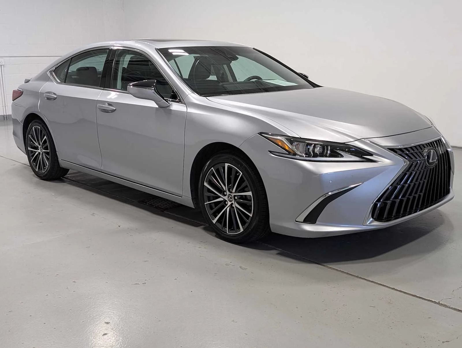 Used 2023 Iridium Lexus  image 6
