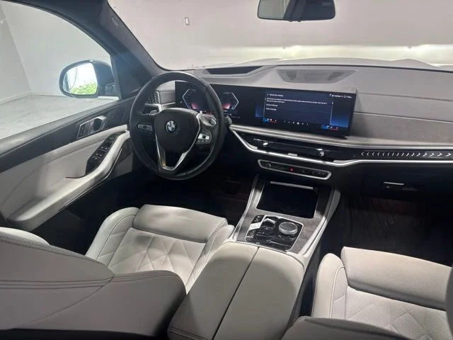 Used 2024 Gray BMW xDrive40i image 28