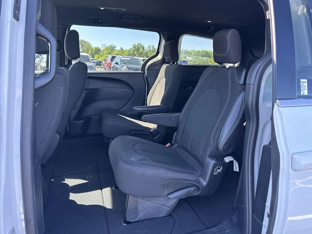 Used 2023 White Chrysler Touring image 27
