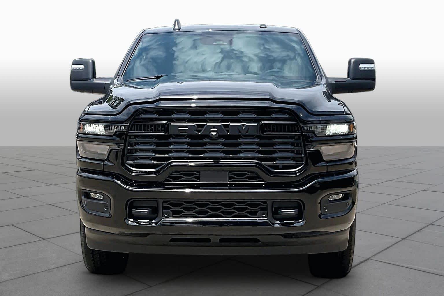 New 2026 Diamond Black Crystal Pearl-Coat Exterior Paint RAM Big Horn image 3