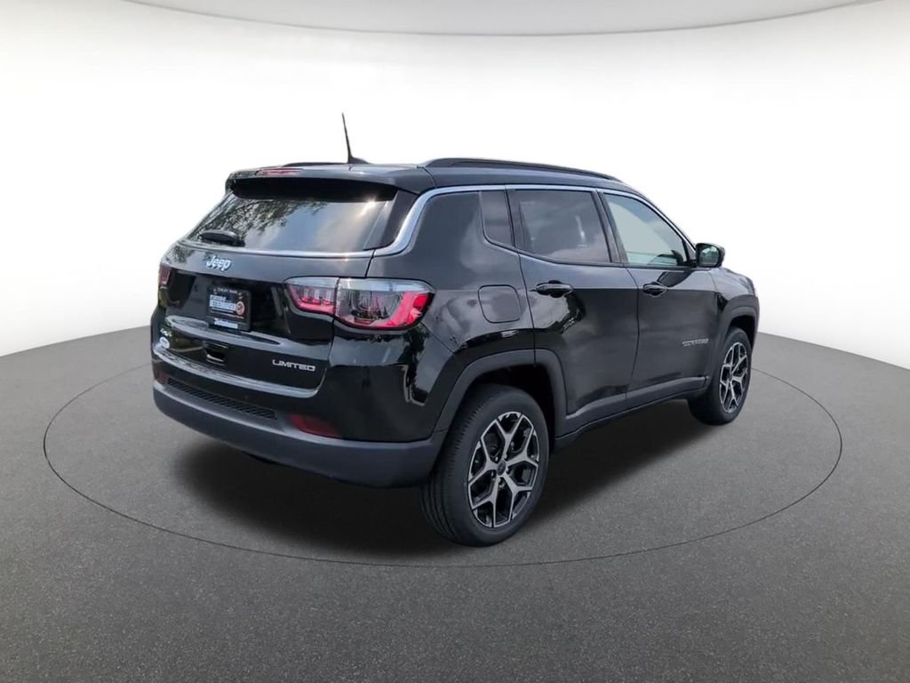New 2026 Diamond Black Crystal Pearl-Coat Exterior Paint Jeep Limited image 4