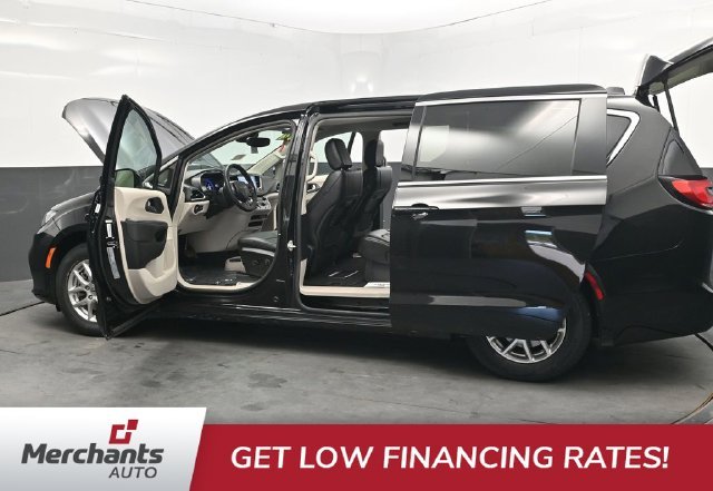 Used 2024 Black Chrysler Touring L image 43