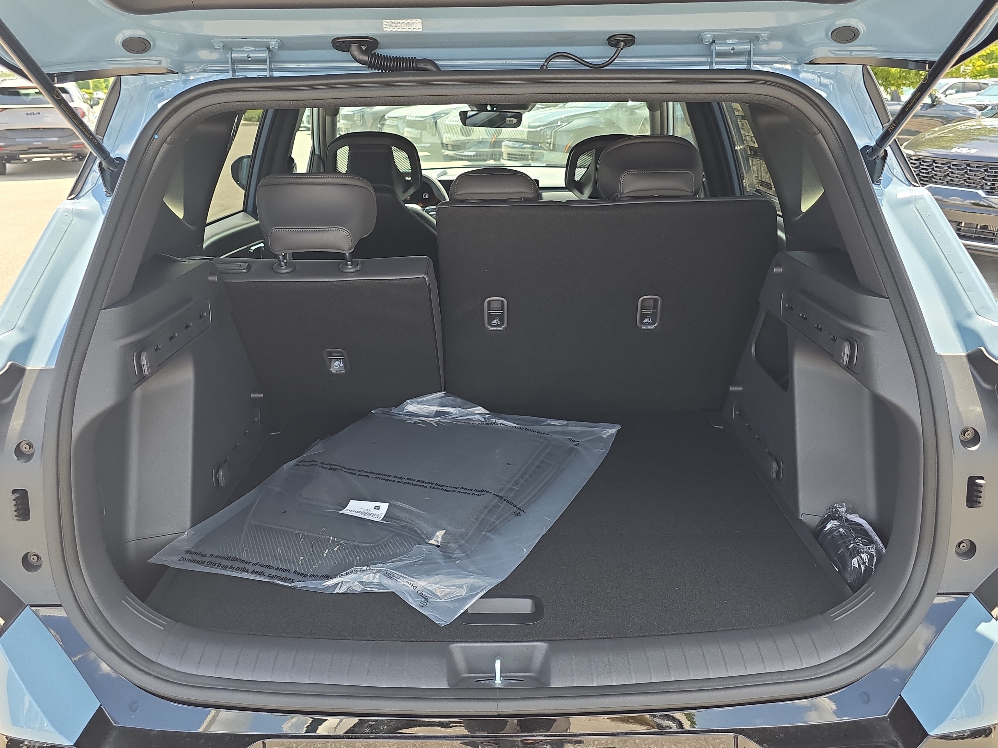 New 2027 Frost Blue / Black Roof Kia X-Line S image 10