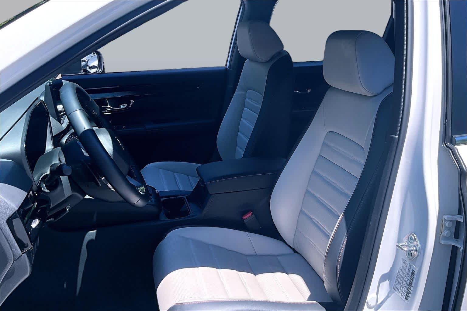 Used 2025 Platinum White Pearl Honda Sport Touring image 8