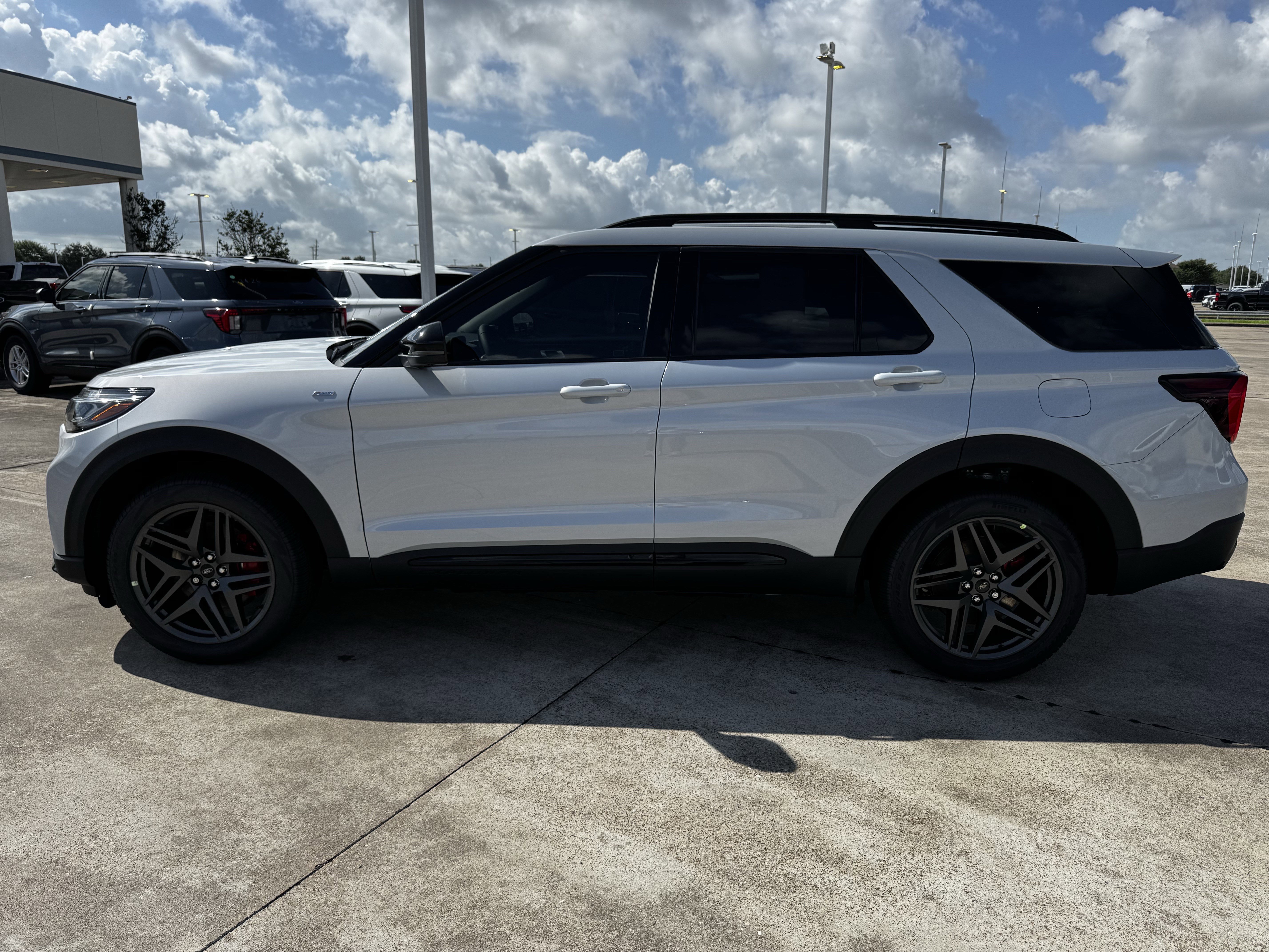 New 2026 Space White Metallic Ford ST-Line image 6