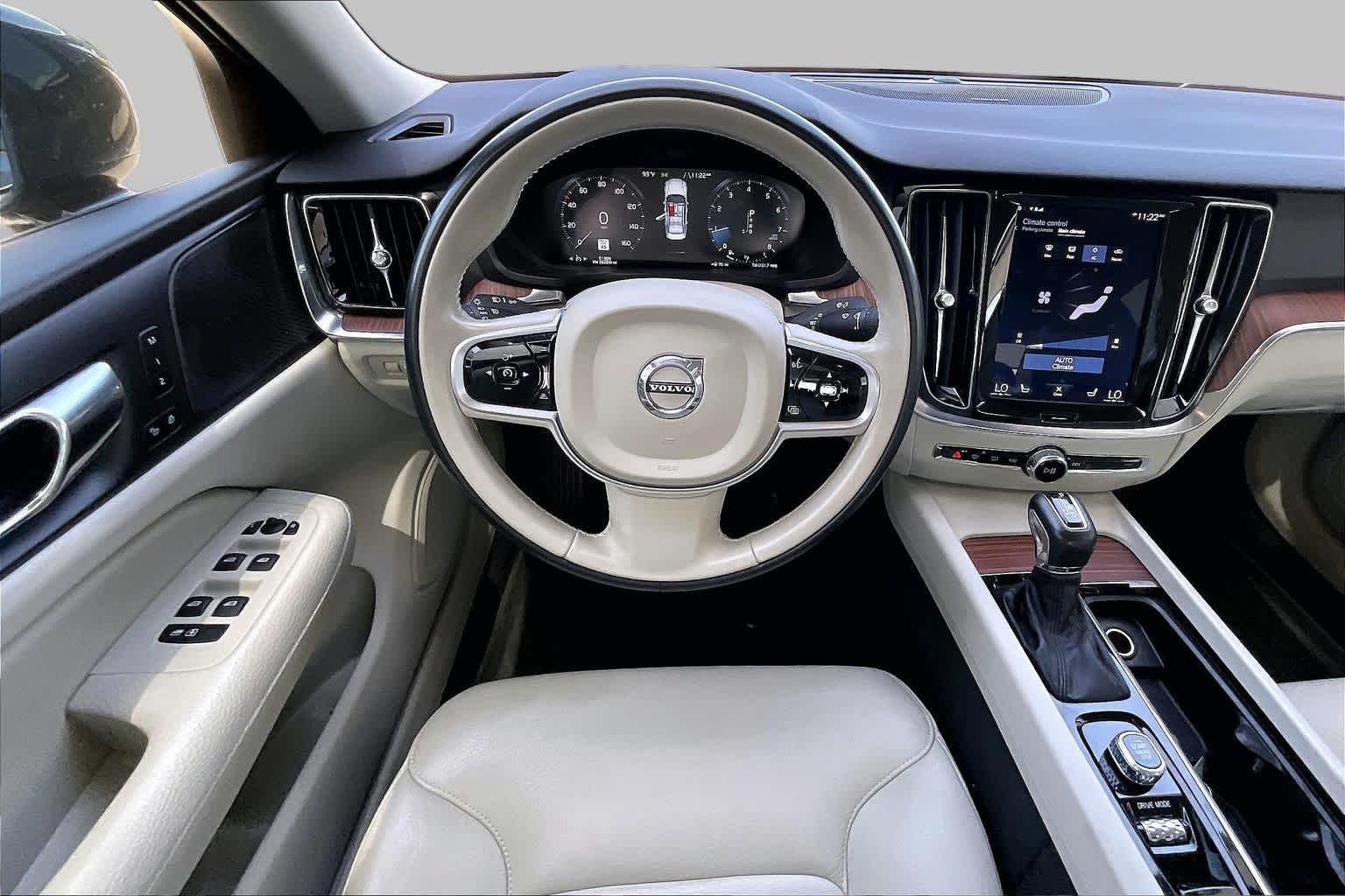 Pre-Owned 2019 Volvo S60 Momentum