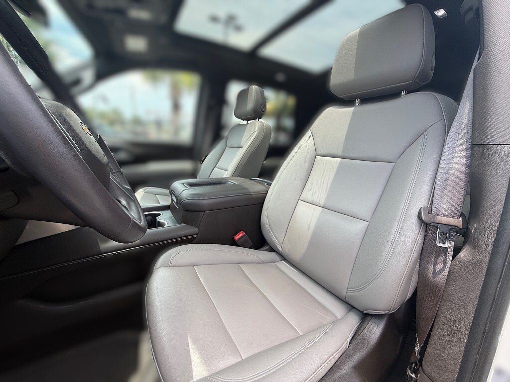 Used 2022 Iridescent Pearl Tricoat Chevrolet LT image 9