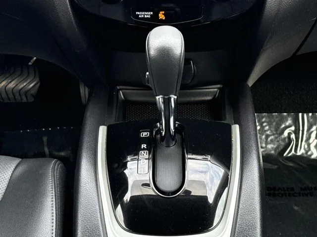 Used 2015 Red Nissan SL image 20