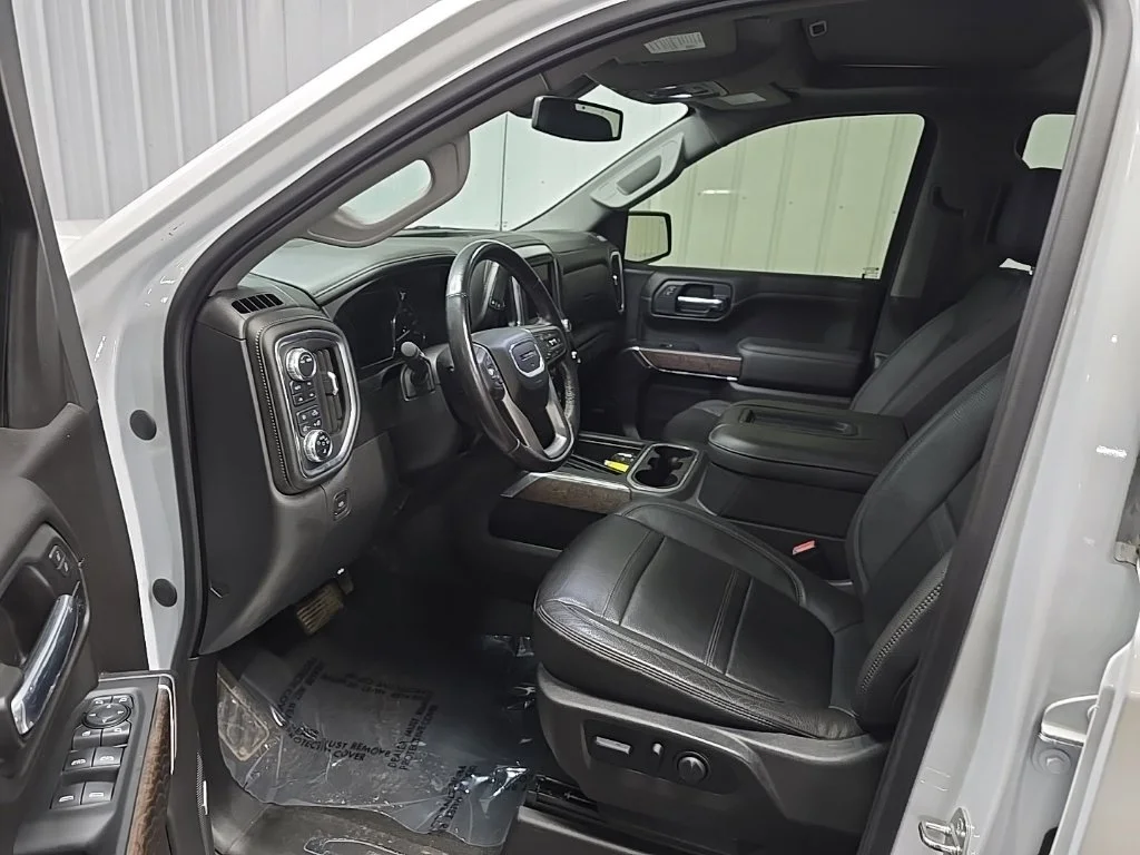 Used 2021 White GMC Denali image 30