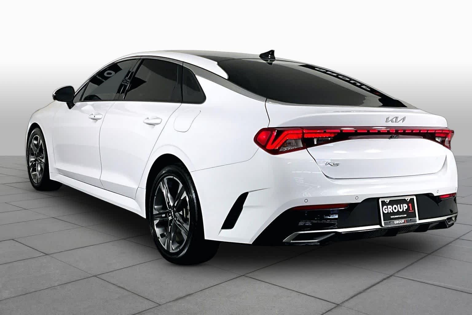 Used 2022 Glacial White Pearl Kia EX image 10