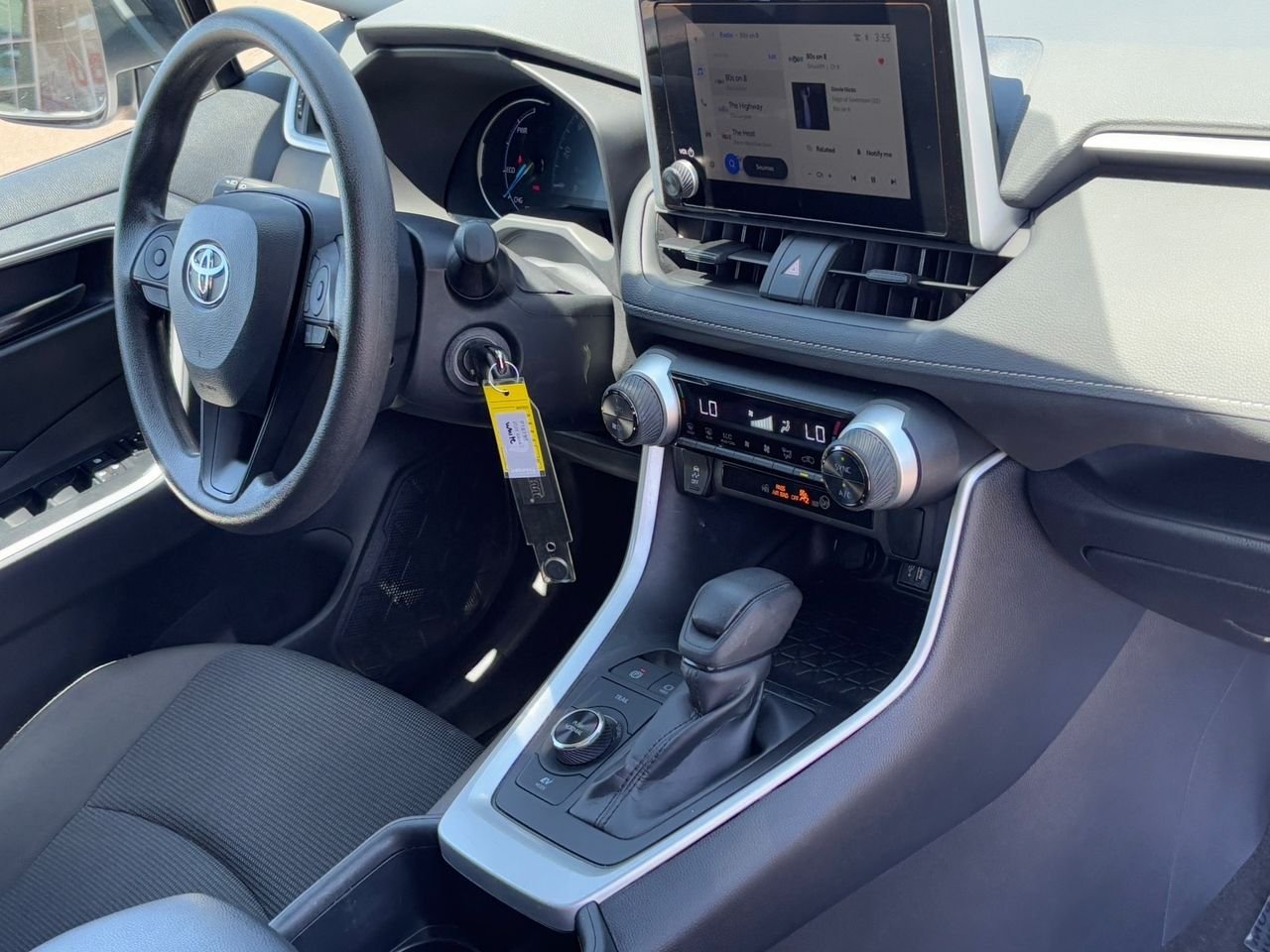 2025 Toyota RAV4 LE - Photo 9
