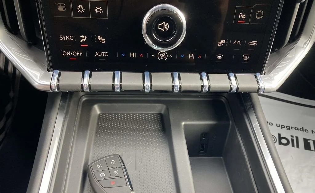 New 2026 Sterling Metallic GMC Elevation image 23
