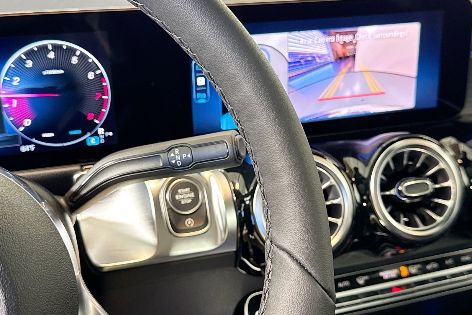 New 2026 Mountain Grey Metallic Mercedes-Benz GLB 250 image 17