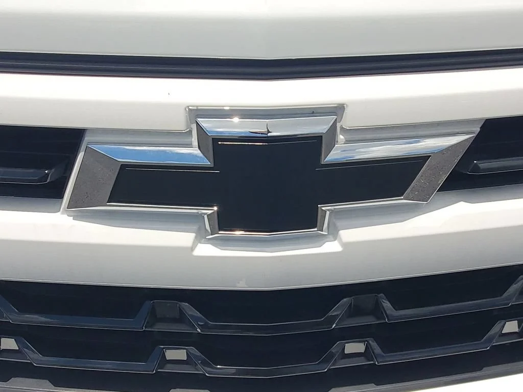 New 2026 Summit White Chevrolet RST image 37