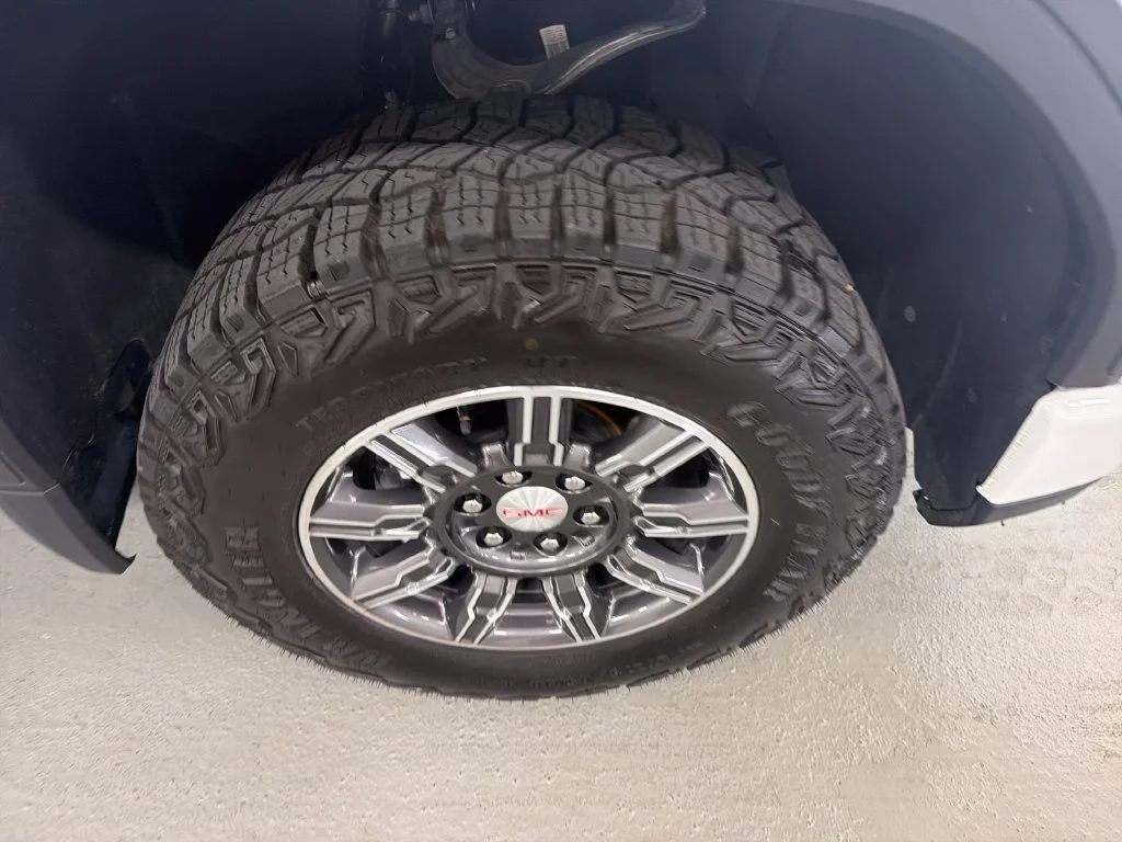 Used 2025 White GMC AT4 image 4
