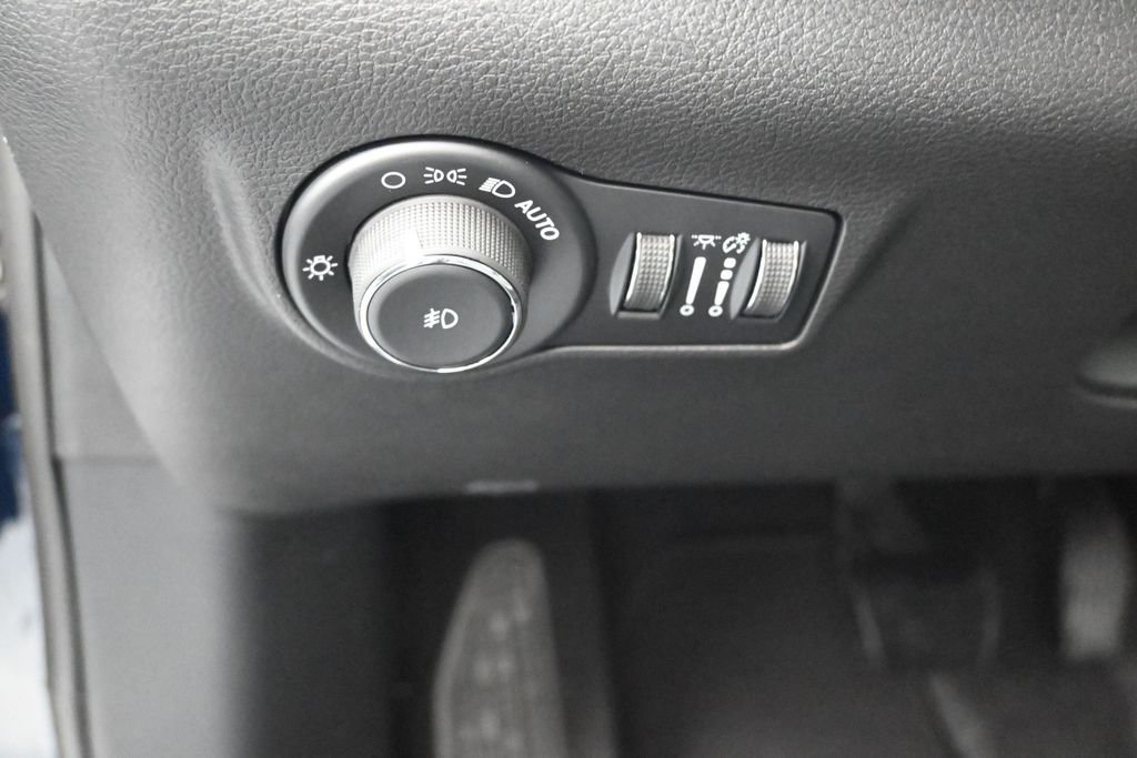 New 2026 Fathom Blue Pearl Coat Jeep Latitude image 21