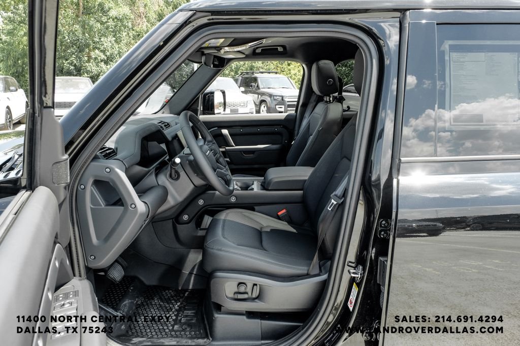 New 2026 Santorini Black Metallic Land Rover S image 38