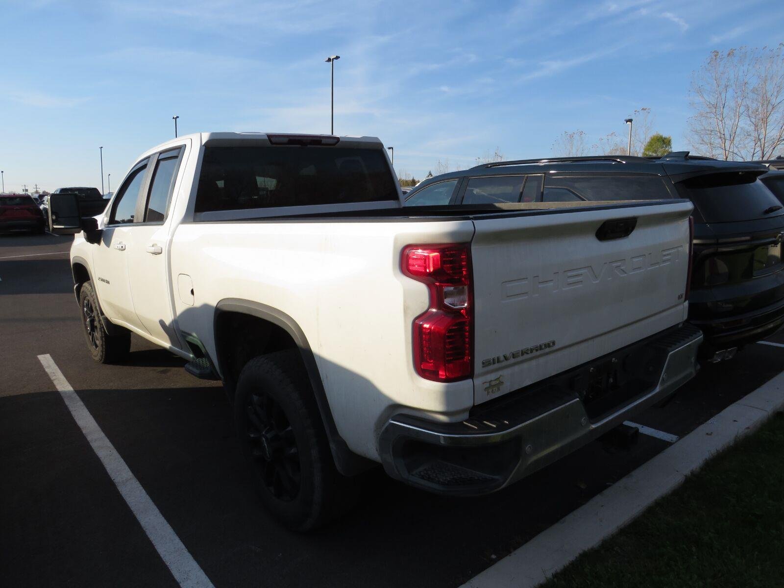 Used 2025  Chevrolet  image 7