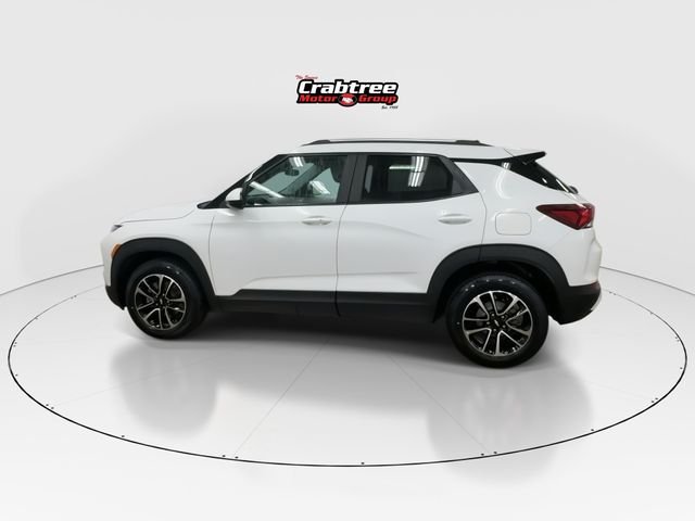Used 2025 White Chevrolet LT image 5