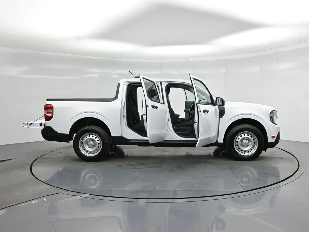 New 2026 Oxford White Ford XL image 4