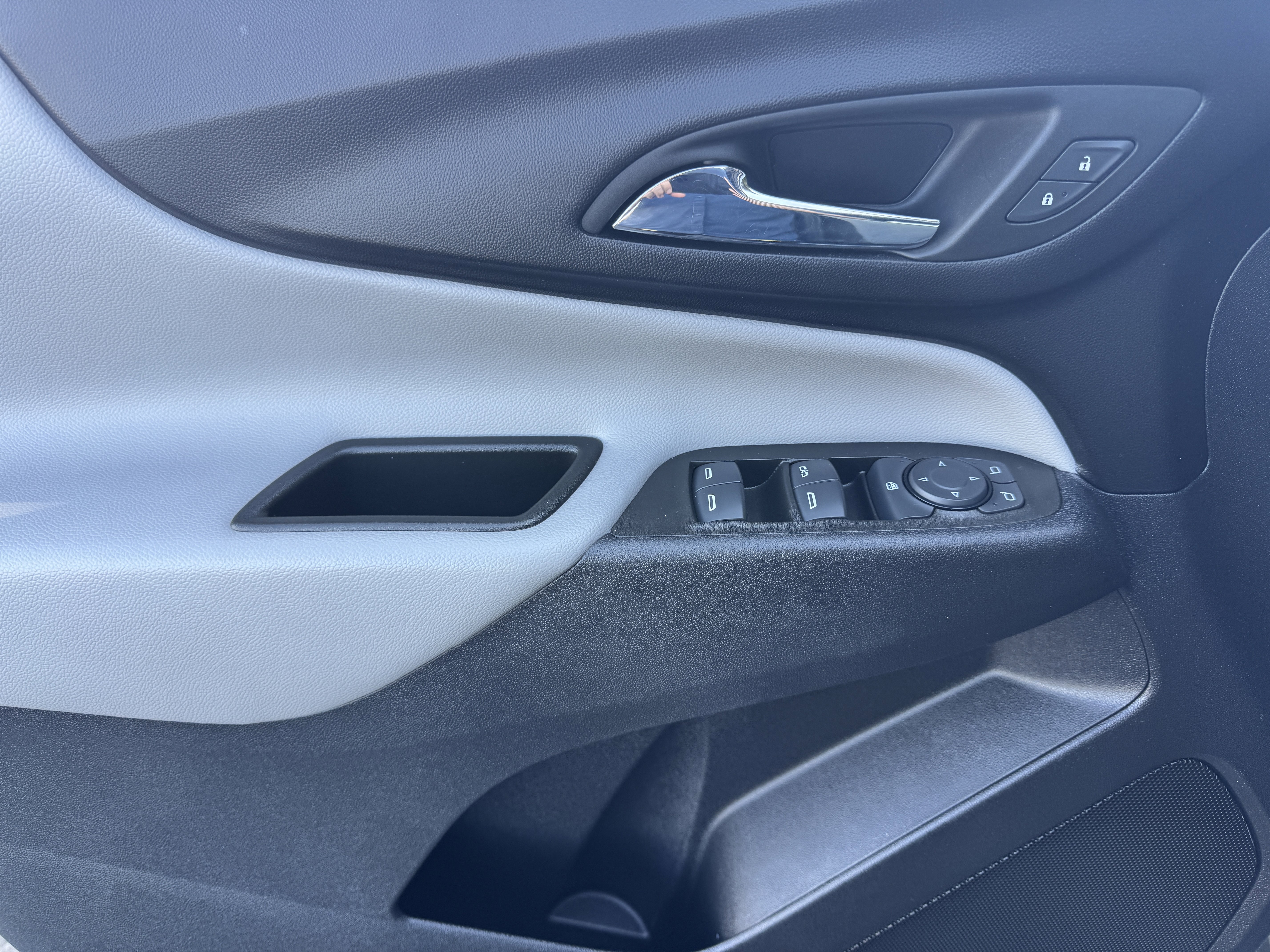 Used 2023 Sterling Gray Metallic Chevrolet LT image 10