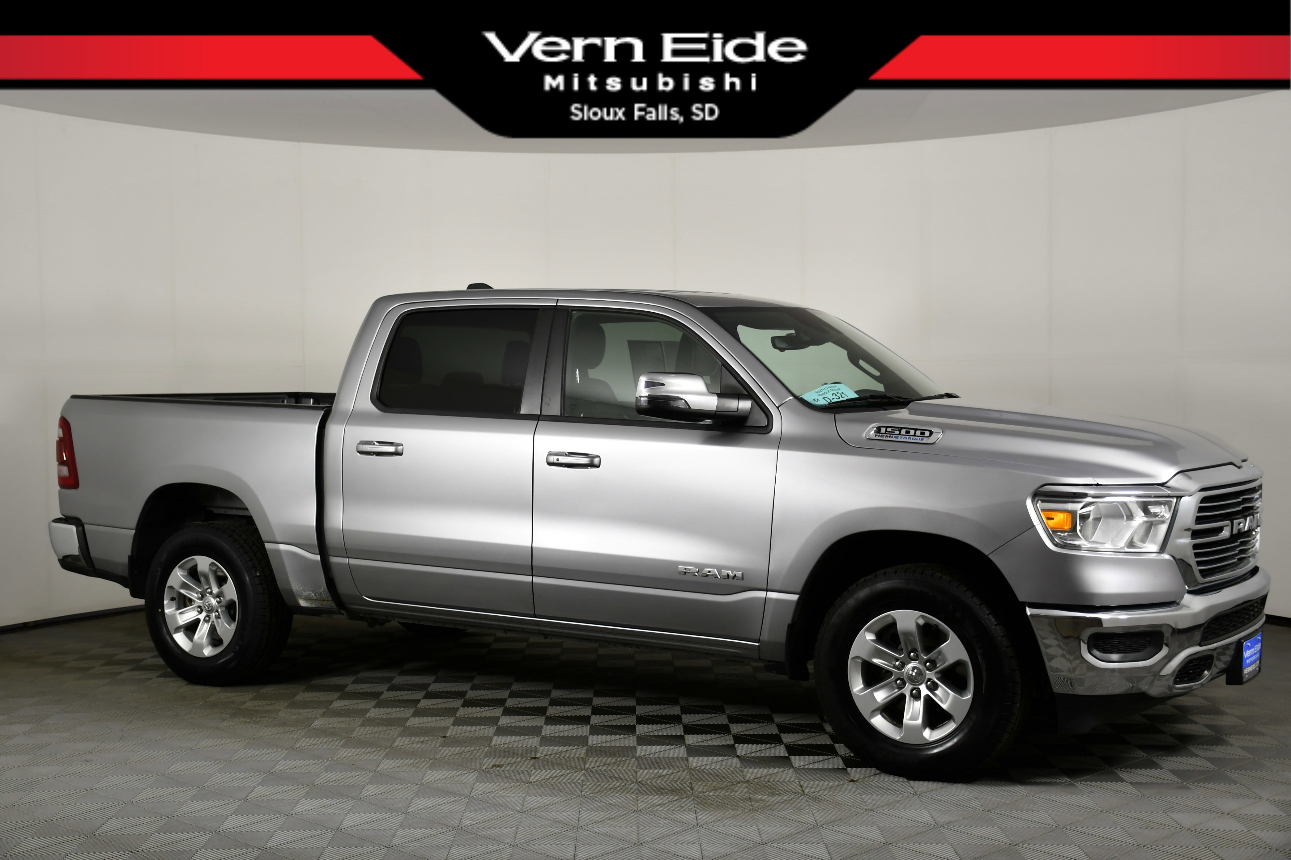 2024 RAM 1500 Laramie 4x4 Crew Cab 5'7's photo