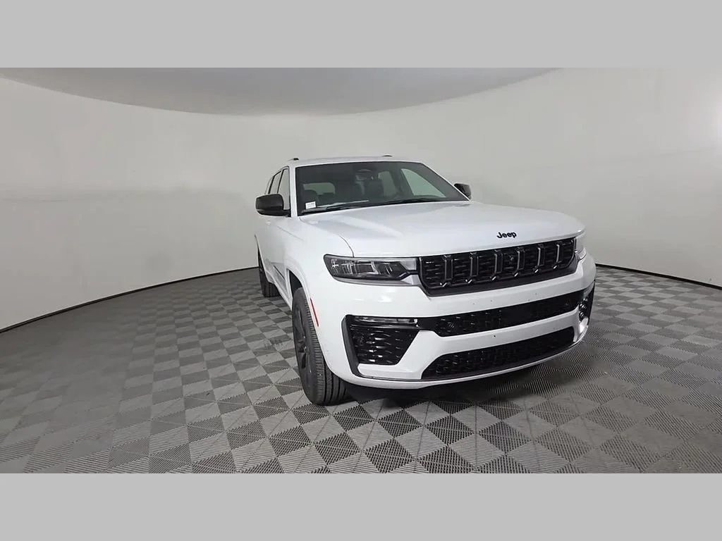New 2026 Bright White Clear-Coat Exterior Paint Jeep Limited Reserve image 47