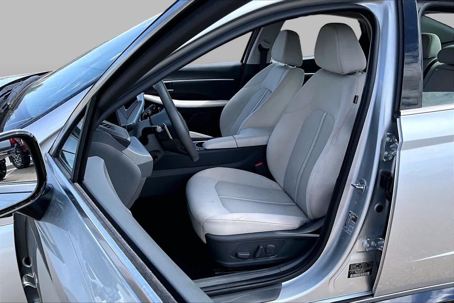 Used 2025 Aero Silver Hyundai SEL image 8
