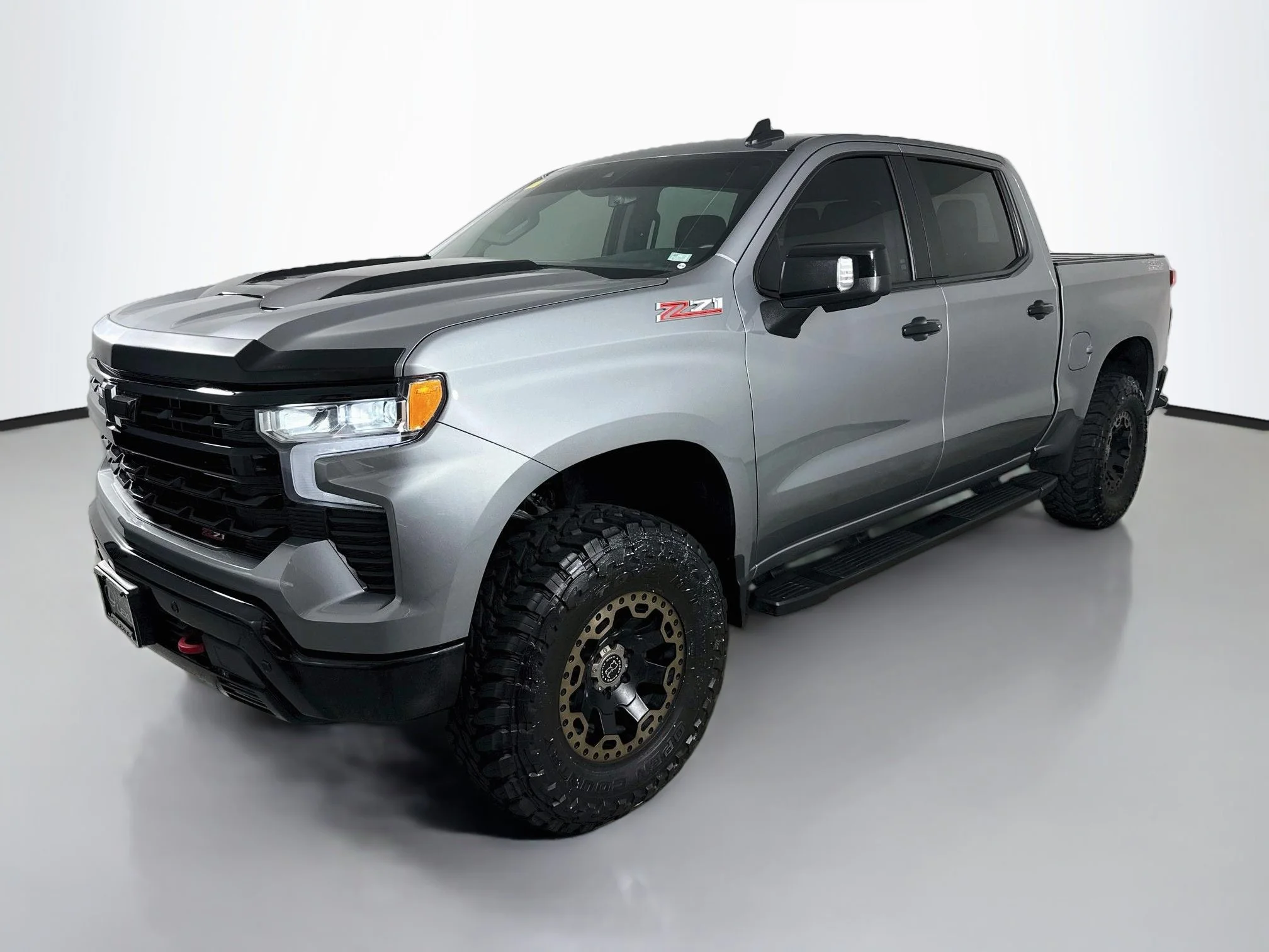 Used 2025 Sterling Gray Metallic Chevrolet LT Trail Boss image 3