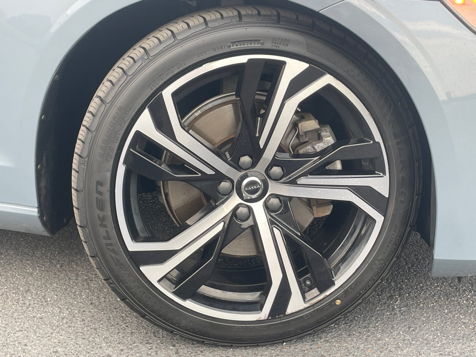 Used 2024 Thunder Grey Metallic Volvo Core Dark Theme image 8