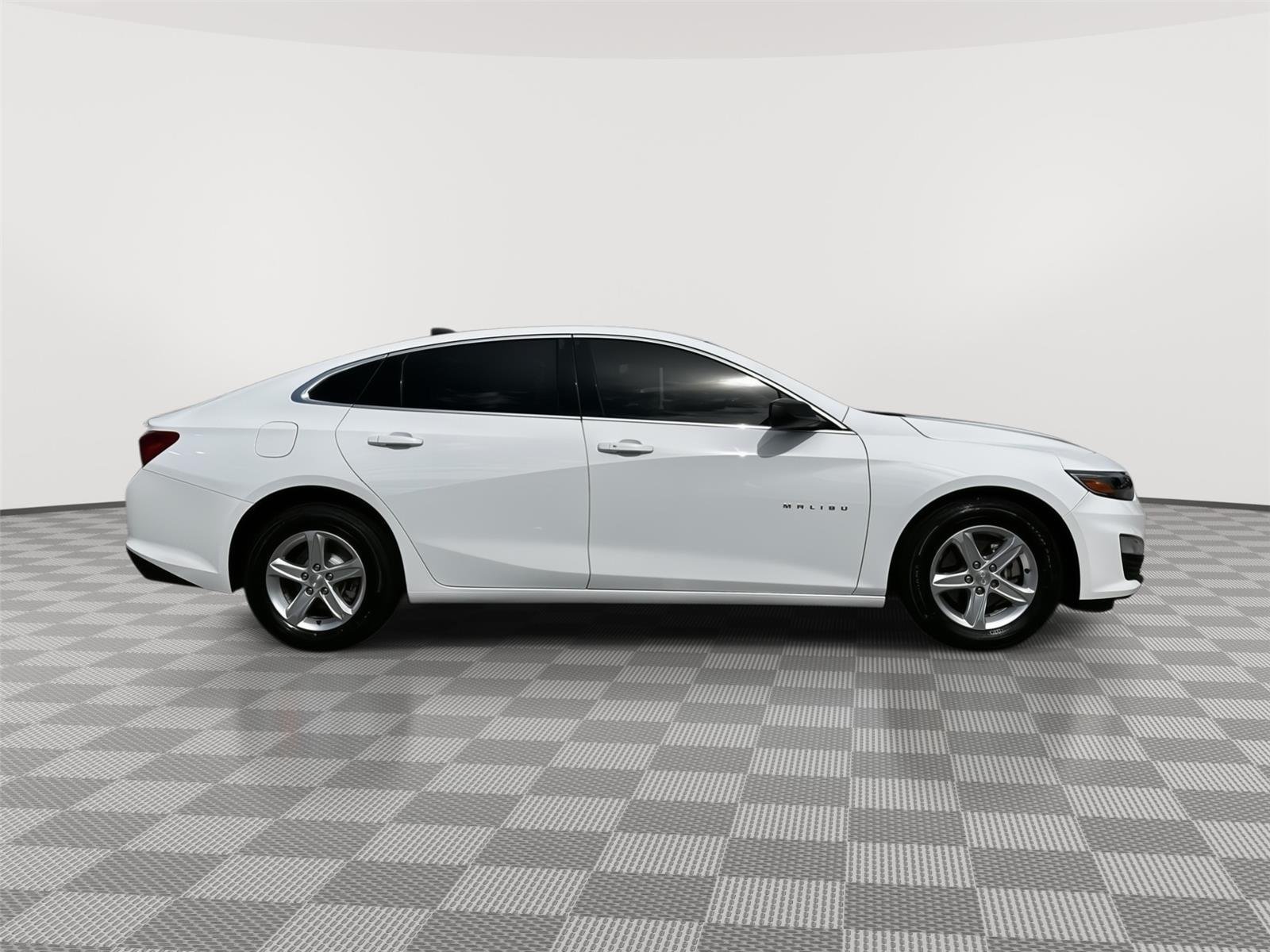 Used 2021 Summit White Chevrolet LS image 5