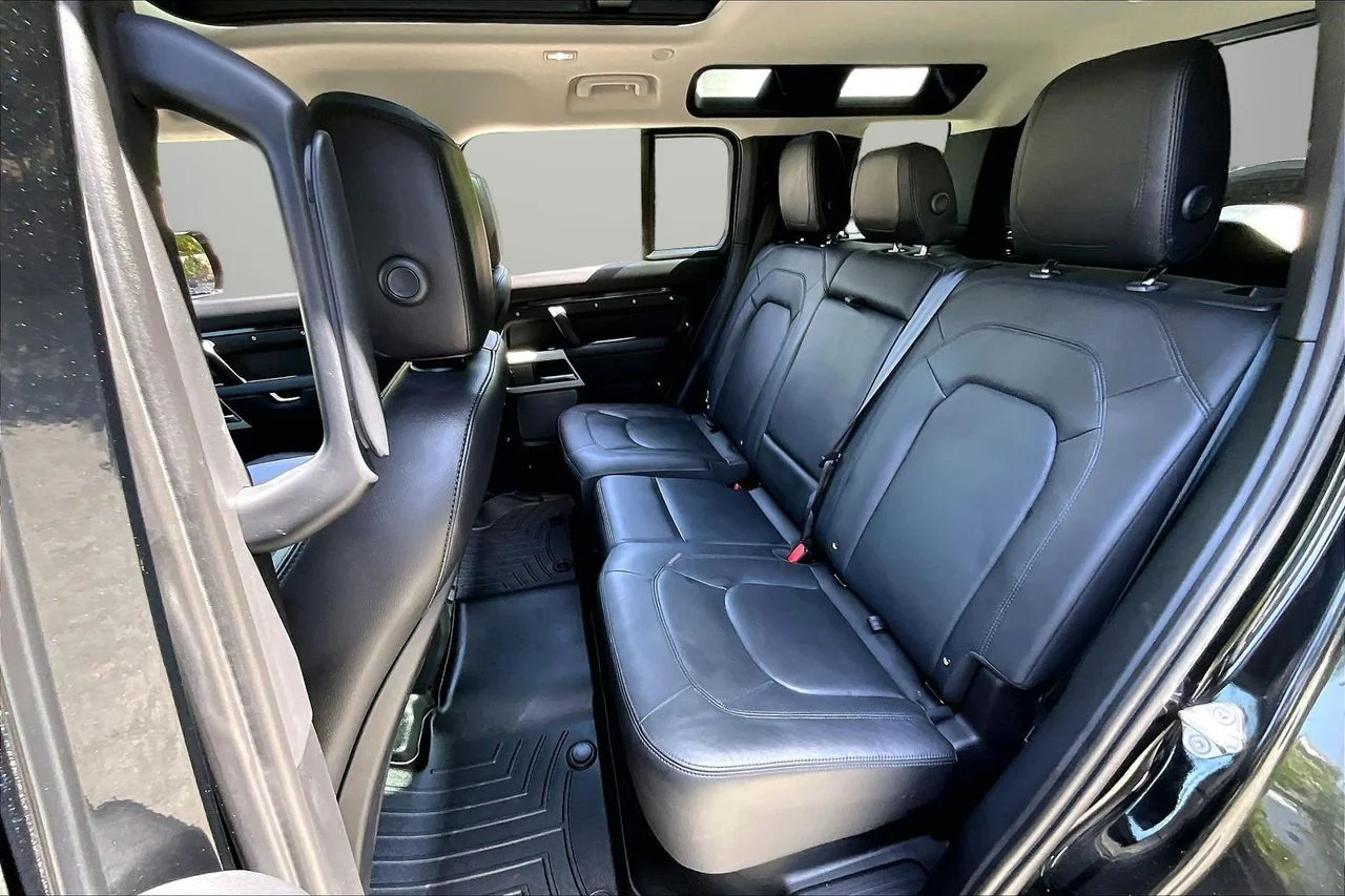 Used 2024  Land Rover S image 23