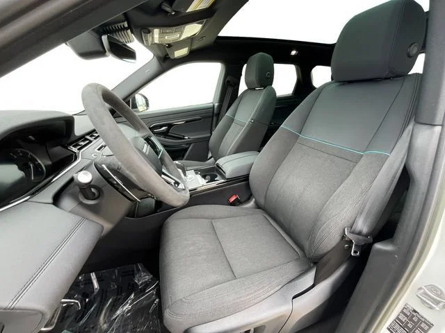 Used 2023 White Land Rover R-Dynamic SE image 10
