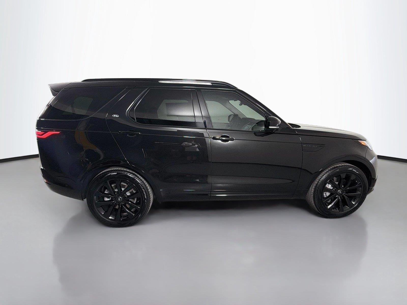 New 2026 Santorini Black Land Rover Dynamic SE image 4